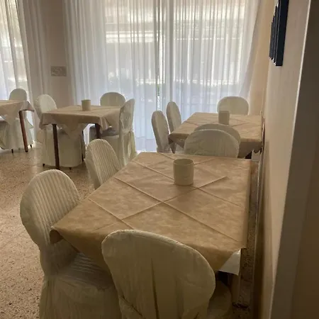 Lucciola Hotel 2*
