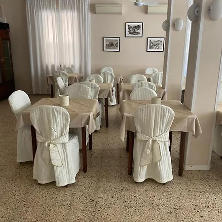 Hotel Lucciola 2*