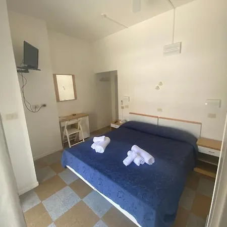 Lucciola Hotel 2*