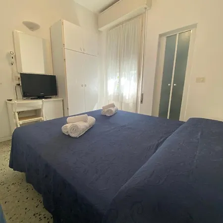 Lucciola Hotel 2*